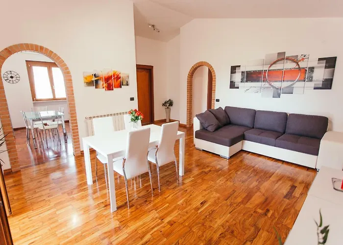 Domus Leonardo-Private Free Parking