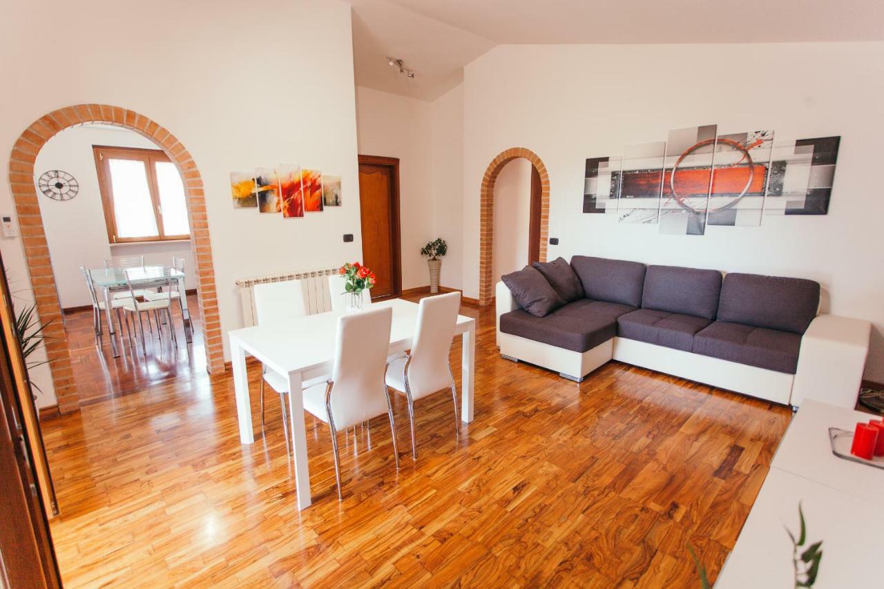 Domus Leonardo-private Free Parking